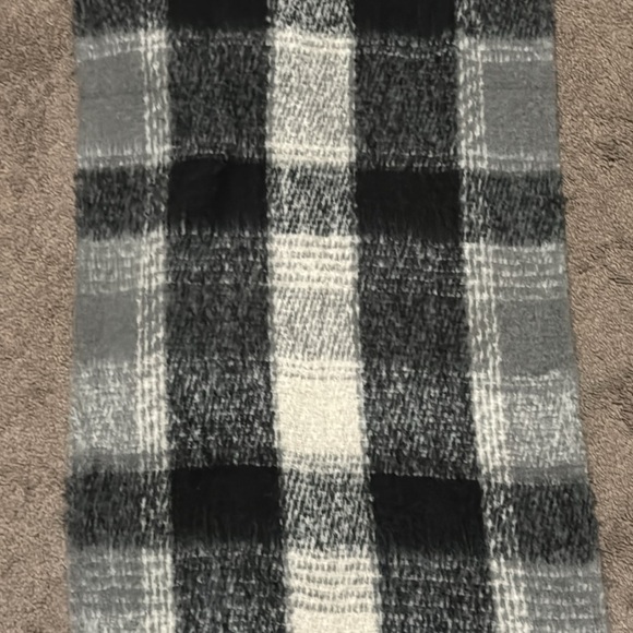 NWT jack & missy Oversized Scarf/Wrap-Plaid in Gray/Black-Twisted Fringe Detail - Picture 12 of 15